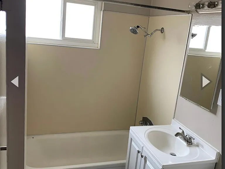 2311-2315 Laramie Ln — Photo 2