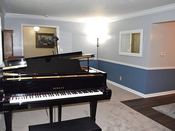 5th image of 2719 Pomona Ct