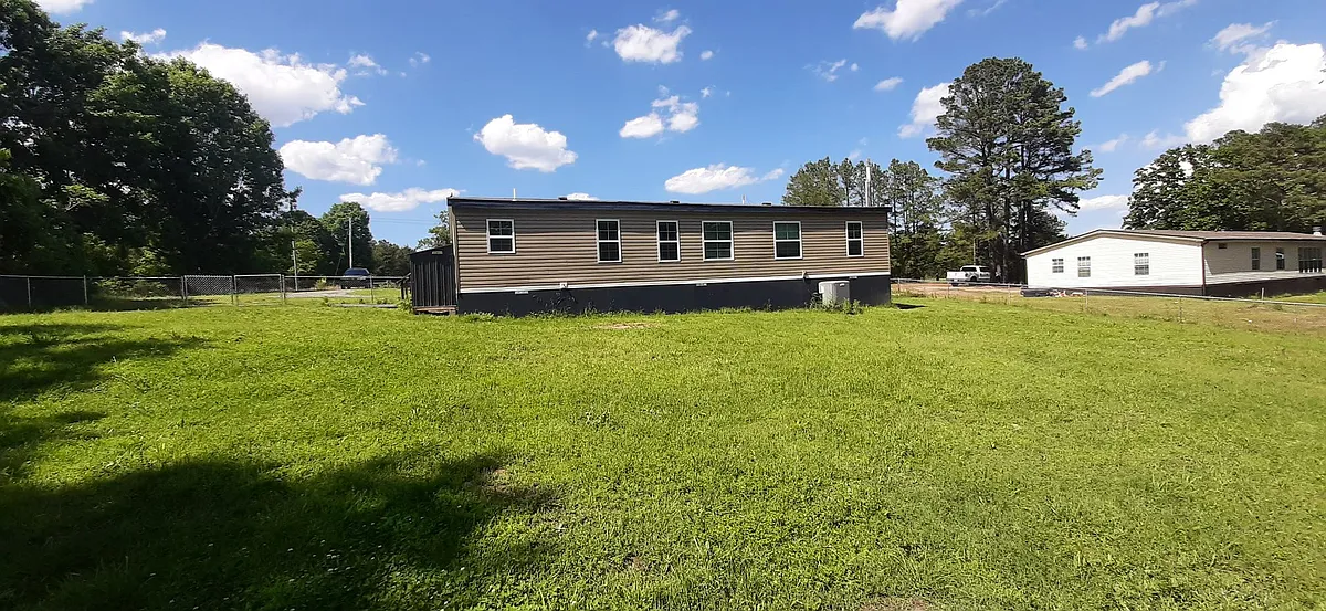 Building Photo - 261 Romance Rd