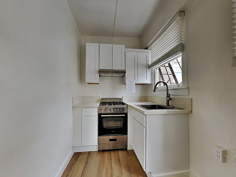 954 Geary St — Photo 18