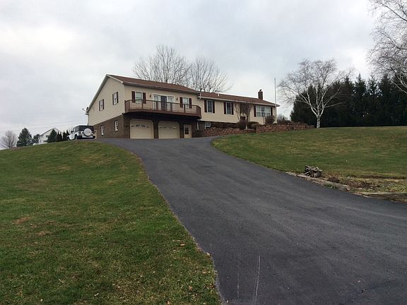 Wellmaintained 100' driveway