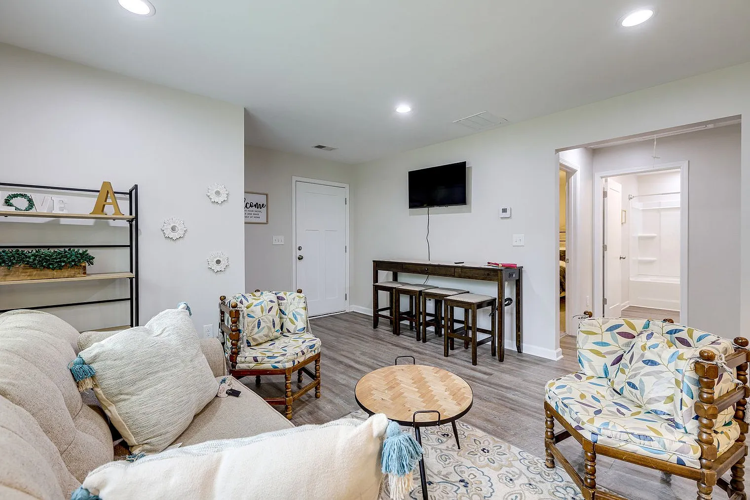 2 bed, 1.0 bath, 861 sqft, $2,715 — Photo 4