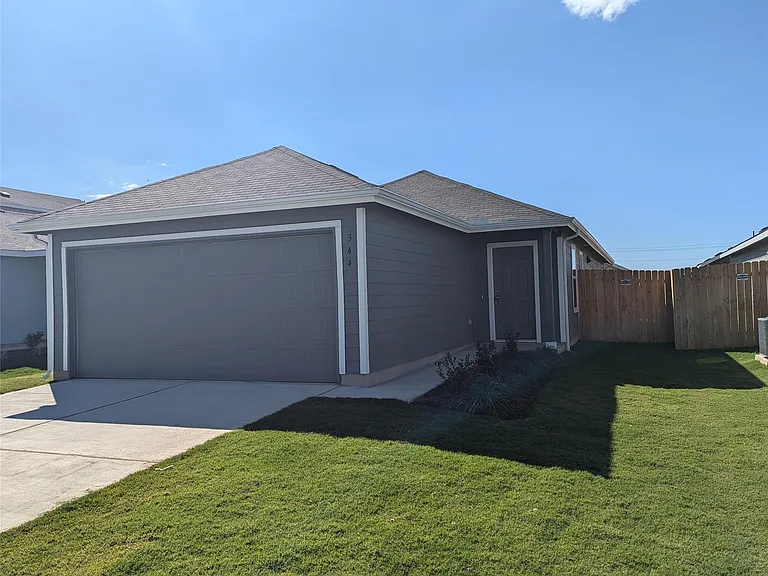 344 Marty Allen Loop — Photo 1