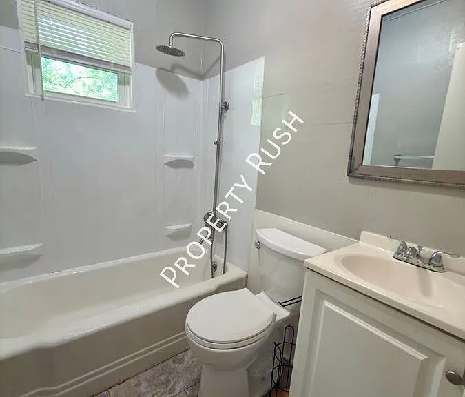 708 W 47th St #B — Photo 12