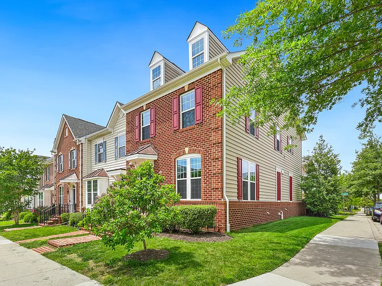 22764 Autumn Breeze Ave — Photo 1