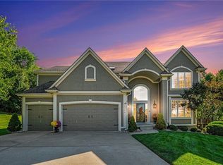 5704 NE Pearl Ct, Lees Summit, MO 64064