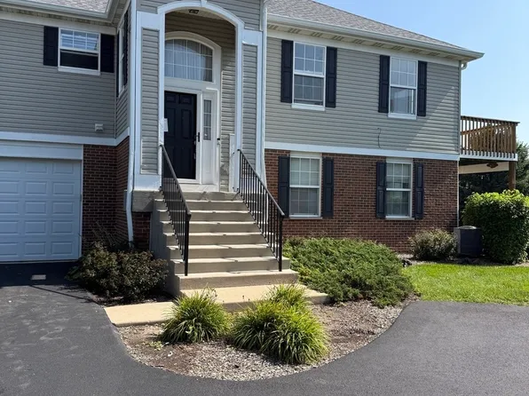 613 Legend Ln #20-4, McHenry, IL 60050
