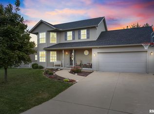 504 Newcastle Dr, Mackinaw, IL 61755