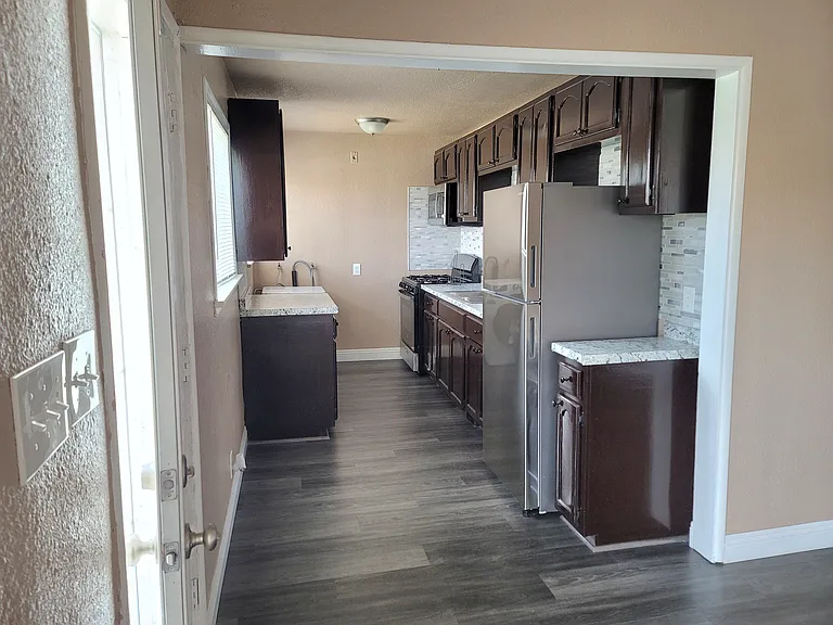 1308 W 83rd St — Photo 3