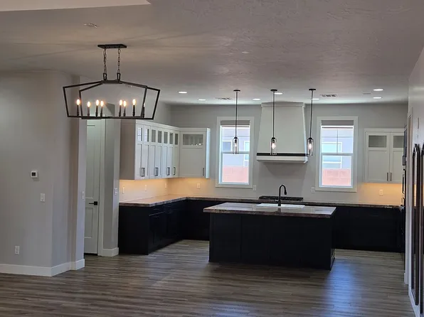 512 S Morning Retreat Dr, Ivins, UT 84738