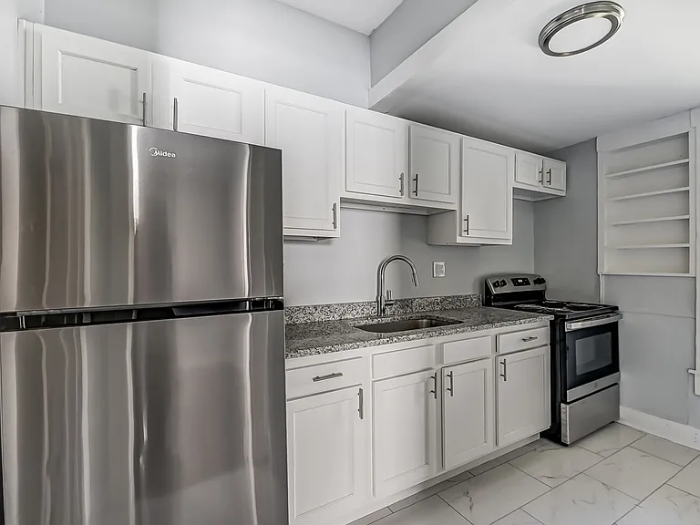 1257 Leonhard St — Photo 12