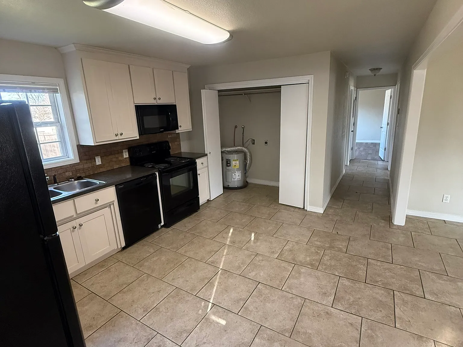 3 bed, $900 — Photo 3