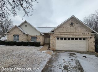 3459 N Nottingham Pl, Fayetteville, AR 72703