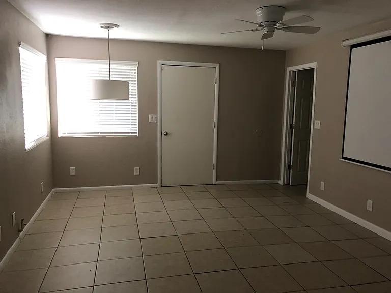 1141 W North Ln — Photo 5