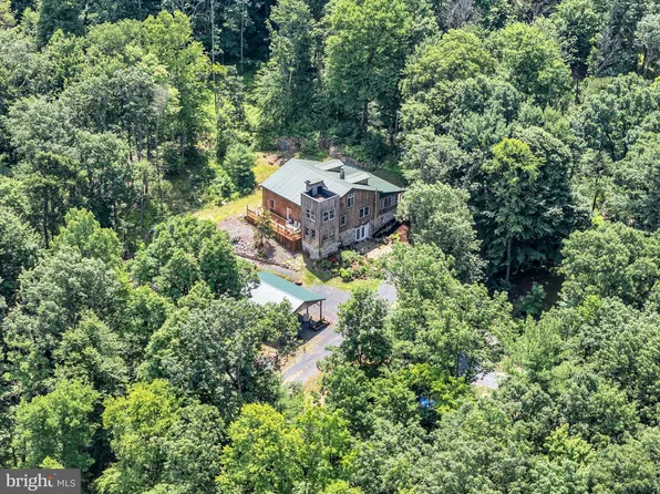 121 Ravine Ln, Newport, PA 17074