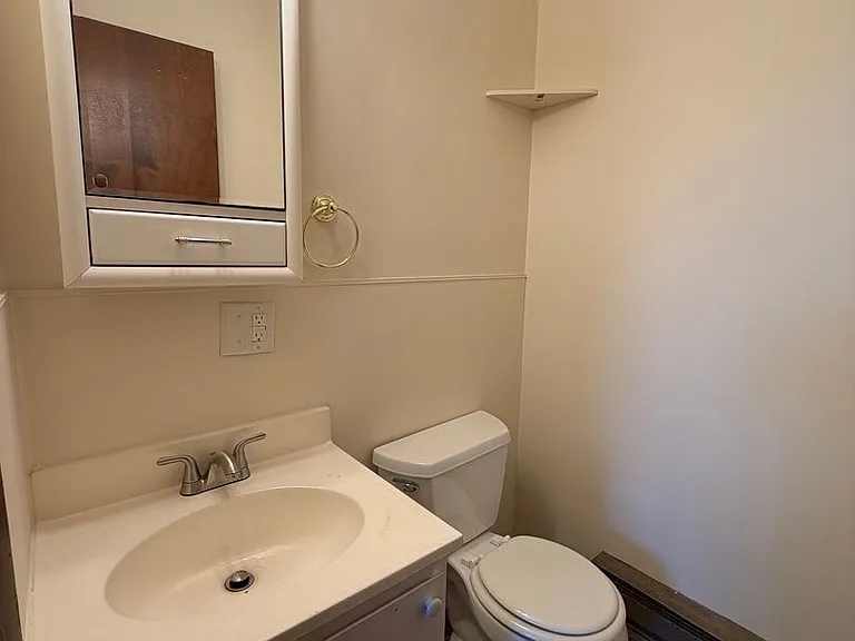 201 Martin Ct — Photo 8