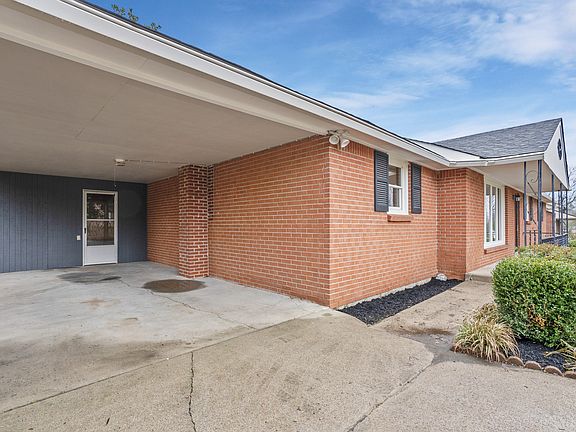 3rd image of 290 Melinda Dr