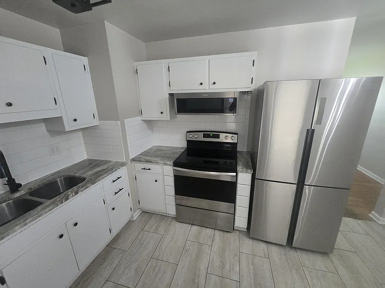 1118 Maywood Dr — Photo 4