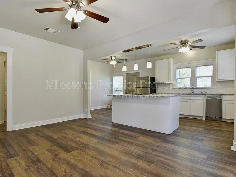 1115 S Rusk Ave — Photo 2