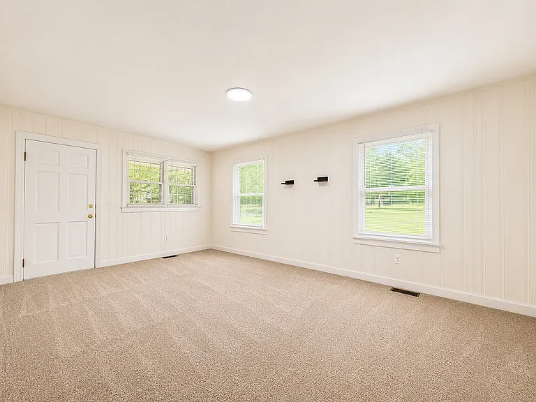 302 Davis Park Rd — Photo 14