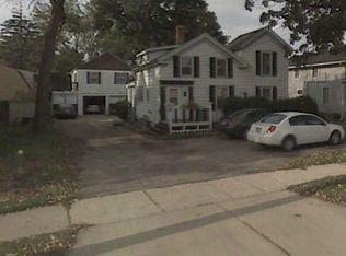 237 Summit Ave, Oconomowoc, WI 53066