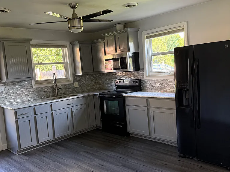 104 Marshall Ct — Photo 3