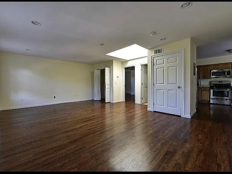 12 Trumbull St #14 — Photo 9