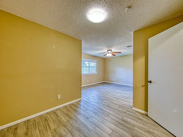 22411 Elsinore Dr — Photo 13