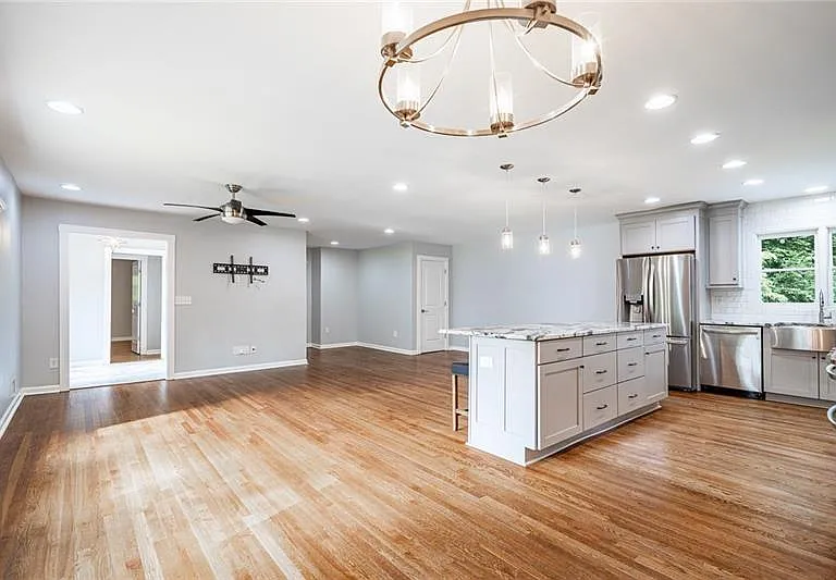 2470 Landeau Cir — Photo 7