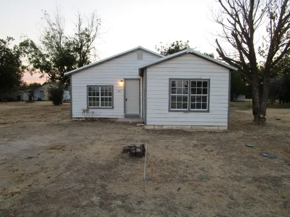 621 N Birch Ave, Munday, TX 76371