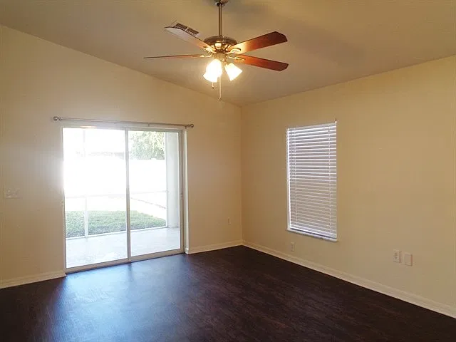 4 bed, 2.0 bath, 1494 sqft, $2,300 — Photo 3
