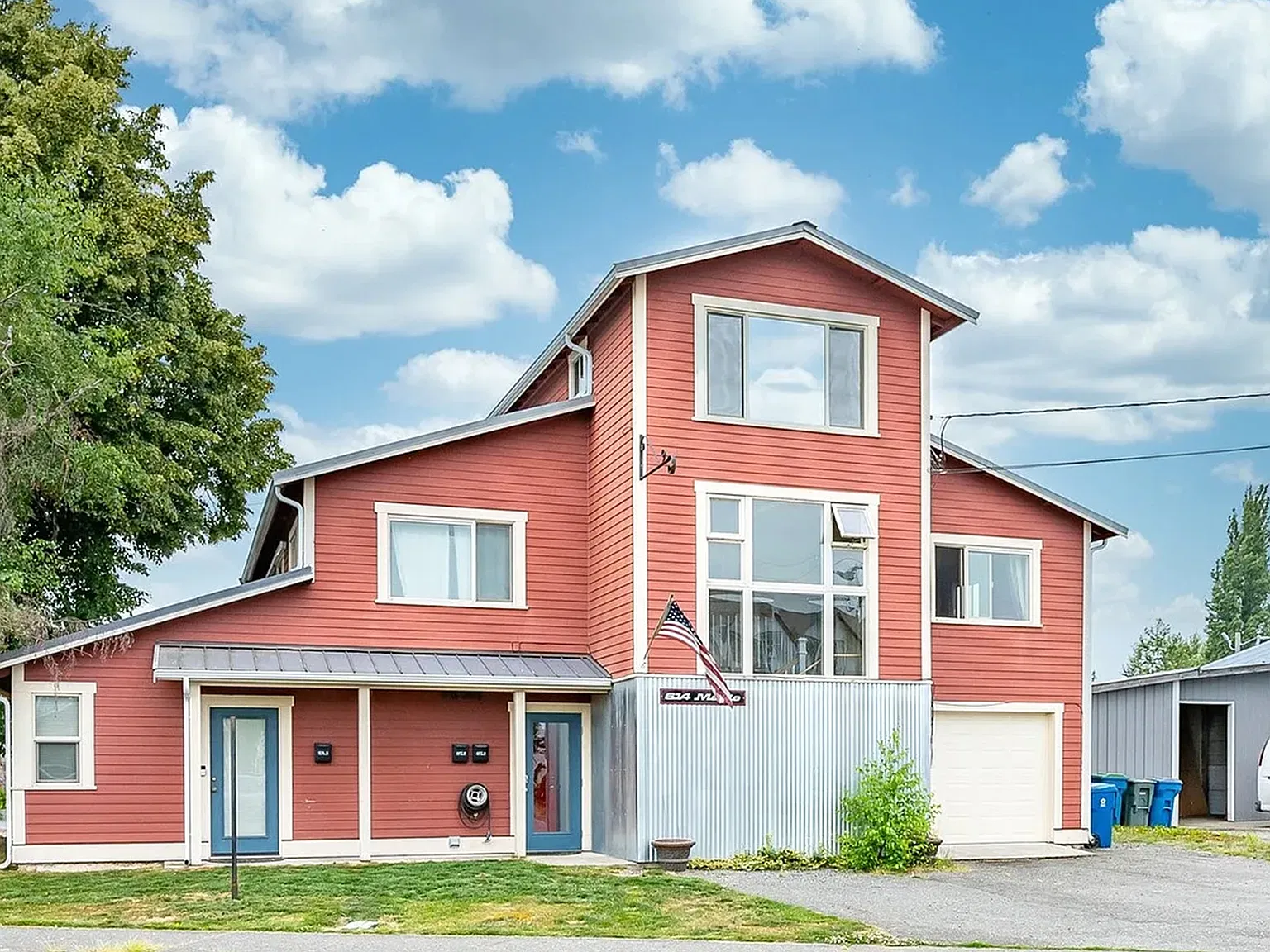 3 bed, 1000 sqft, $2,600 — Photo 1