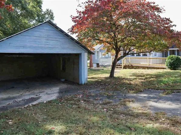 820 Gaines St, Central, SC 29630