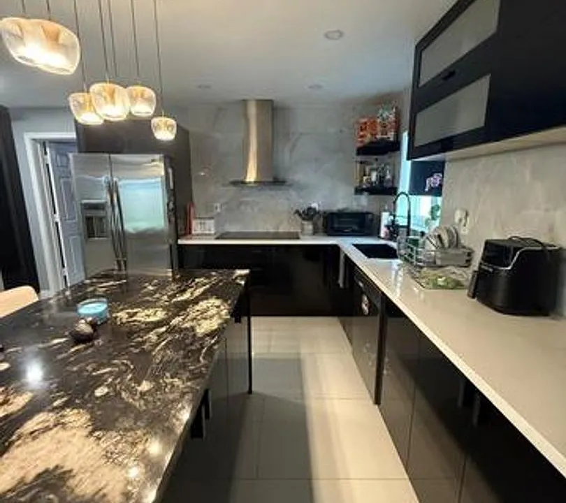 9321 NW 35th Mnr