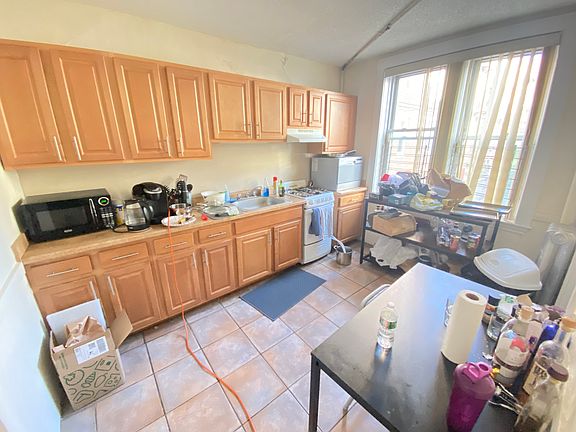 4th image of 13 Barrows St