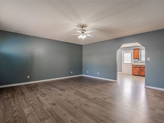 4th image of 804 Clark Rd