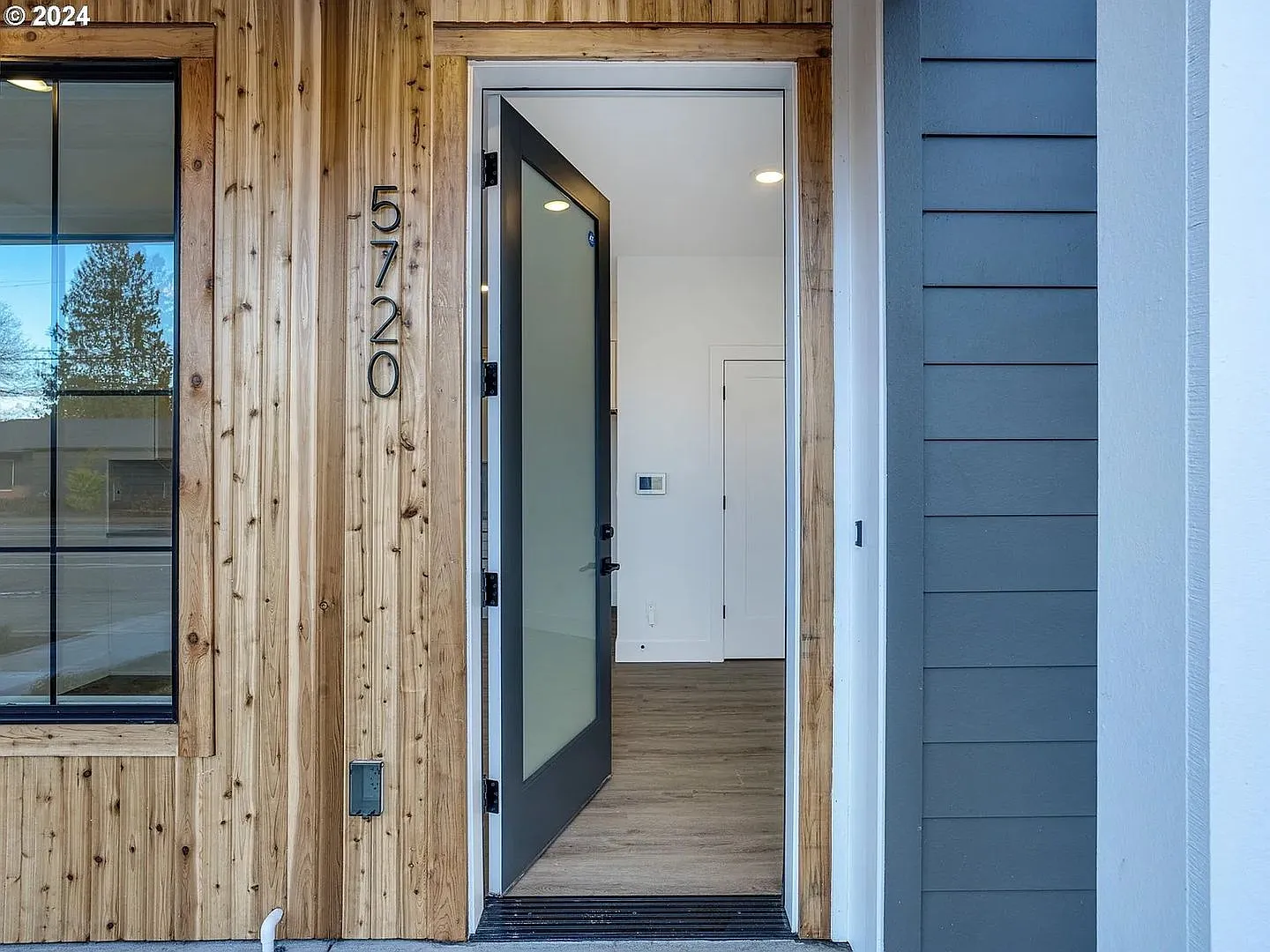 Charming 2-Bedroom 2.5 bath Home with Hardwood Floors & Attached Garage — Photo 3