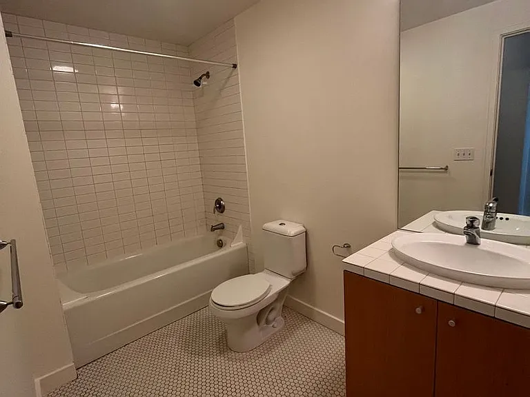 1926 W Burnside St #204 — Photo 13