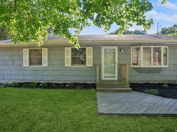 2 Wading River Road, Center Moriches, NY 11934