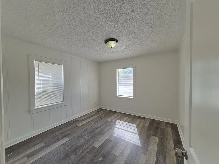 2100 Riverside Blvd — Photo 9