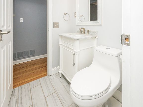 4th image of 758 Rogers Rd