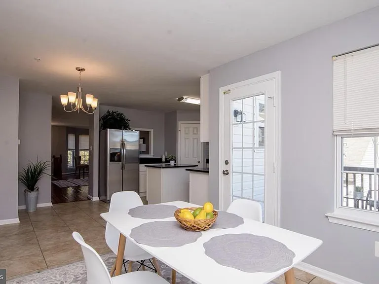 8800 Community Square Ln — Photo 5