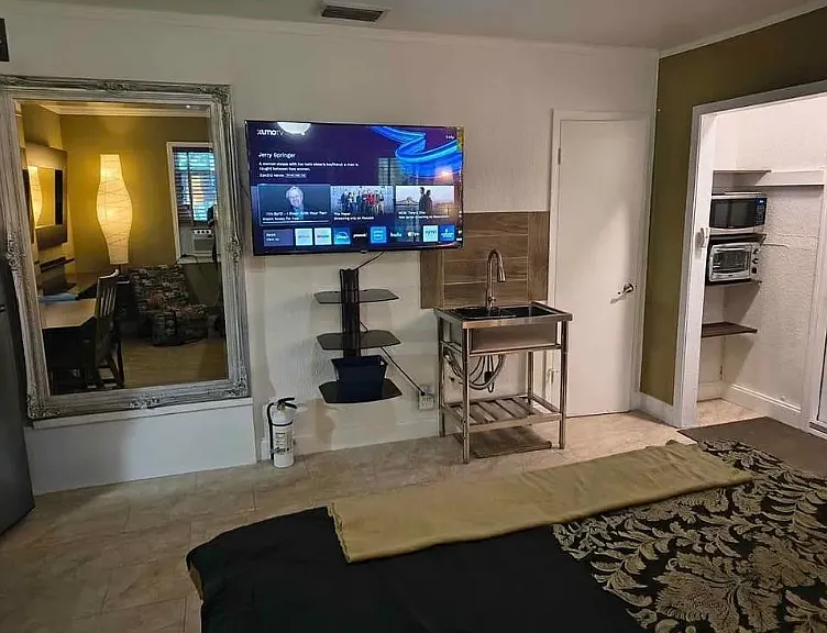 5741 SW 24th Ave #B — Photo 3