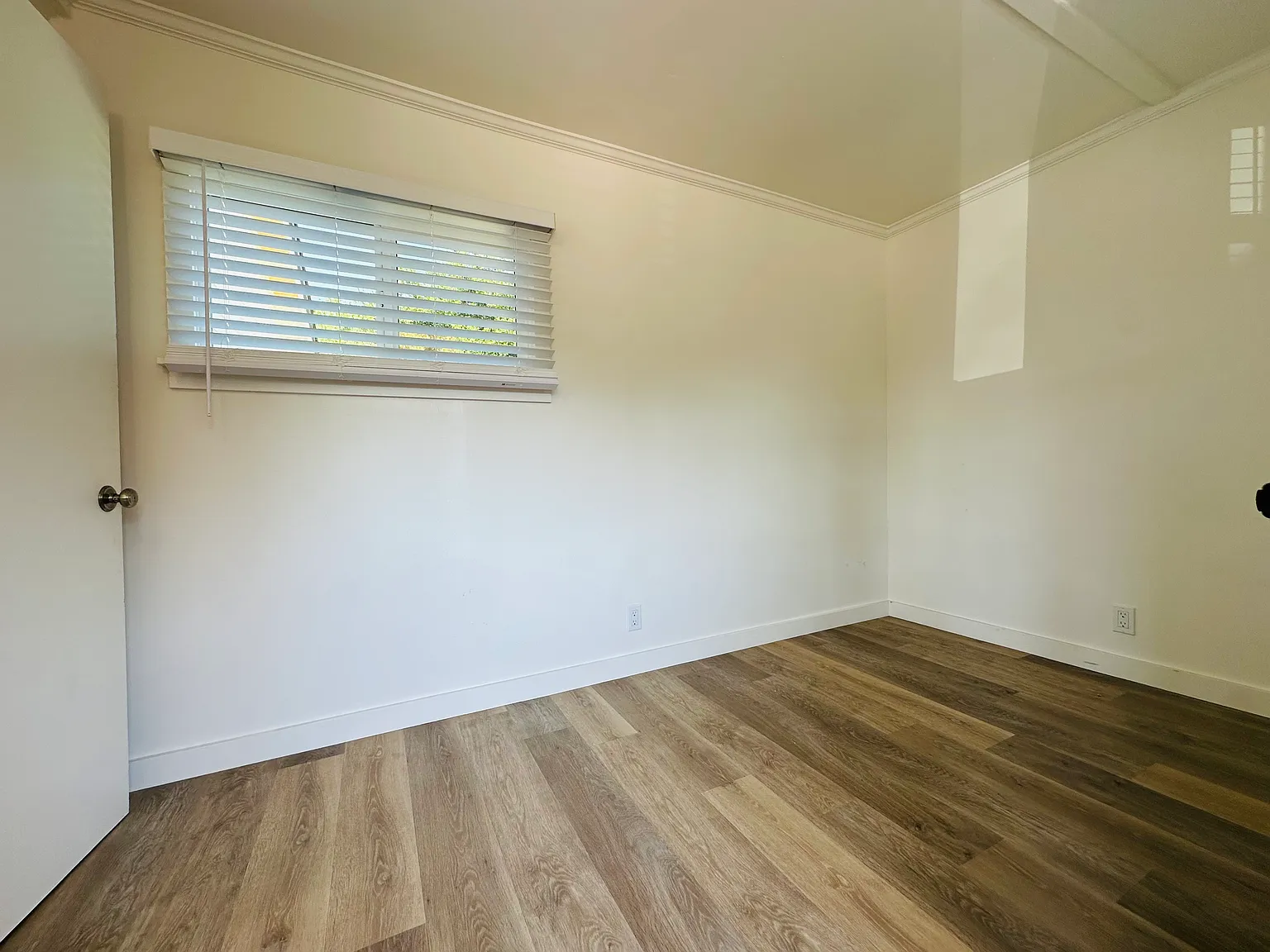2 bed, $4,200 — Photo 3