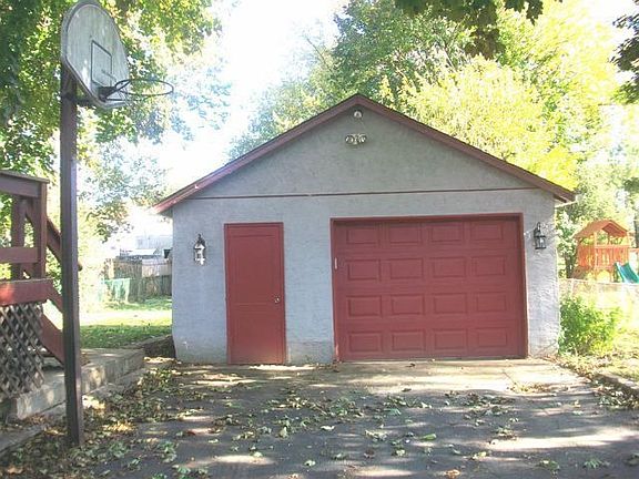One and one/half separate garage