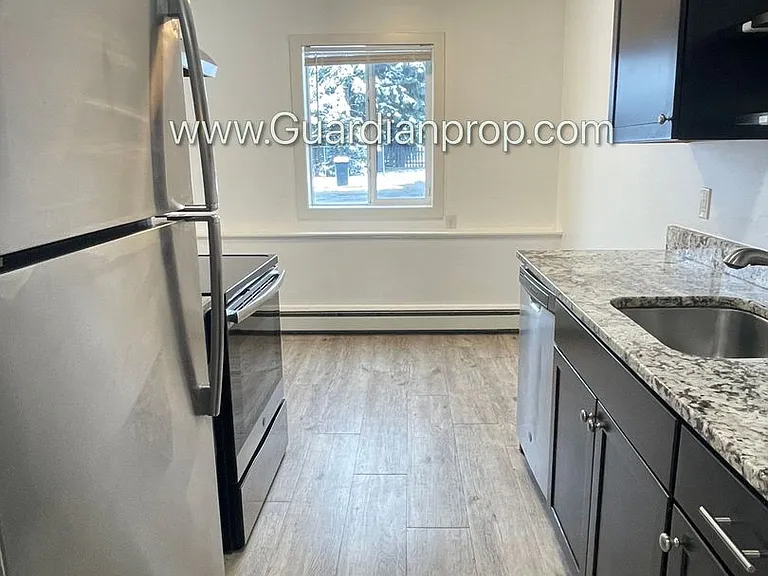 735 Tyler St NE #4 — Photo 1