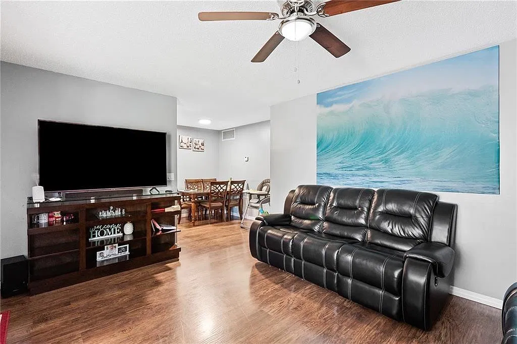 2 bed, 1.0 bath, 738 sqft, $1,700 — Photo 3