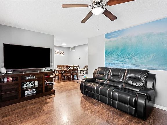 3rd image of 4140 Woodside Drive #205