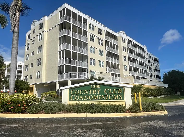 1200 Country Club Dr #1502 — Photo 2