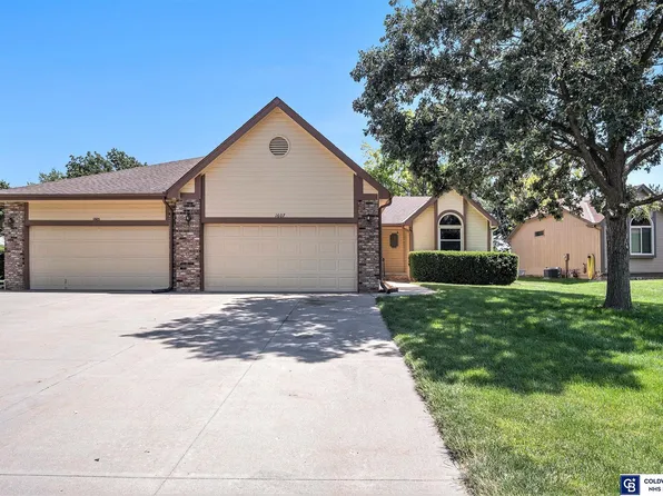 1607 Brenda Dr, Bellevue, NE 68005